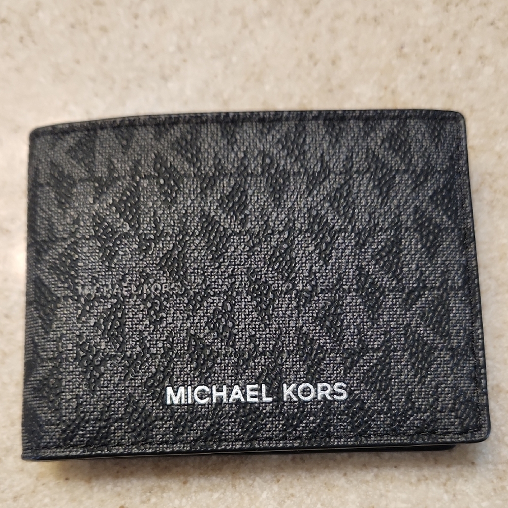 NWOT Michael Kors Black Passcase & Card Holder